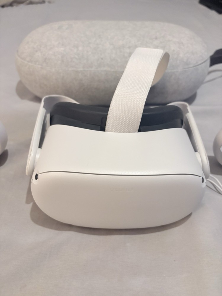 Meta Oculus Quest 2 (256gb) Standalone VR Headset Barely Used W/ Hard shell Case