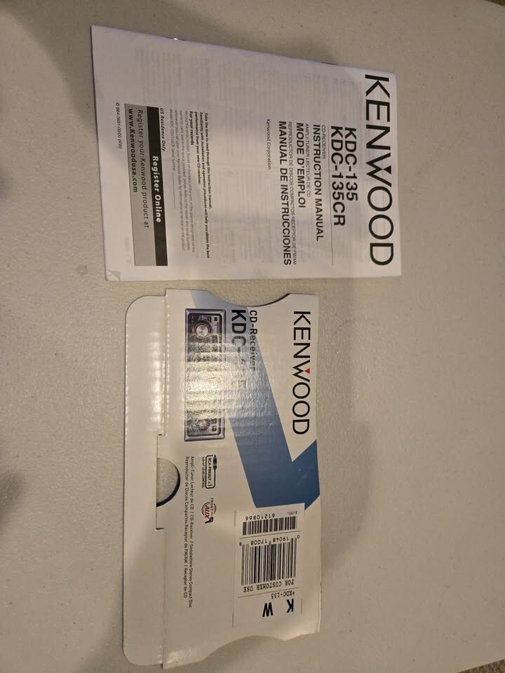 Kenwood KDC-135 head unit with removable faceplate