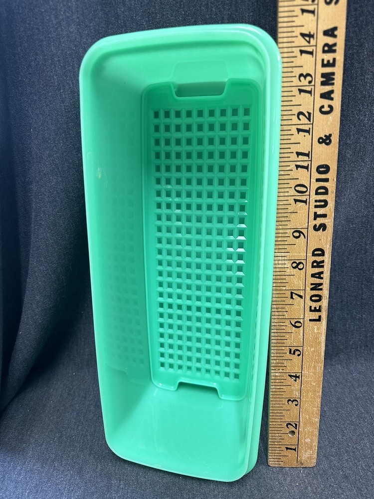 Long Rectangular Lidded Bread Box Easy Crisp Tupperware Jadite Green ECU