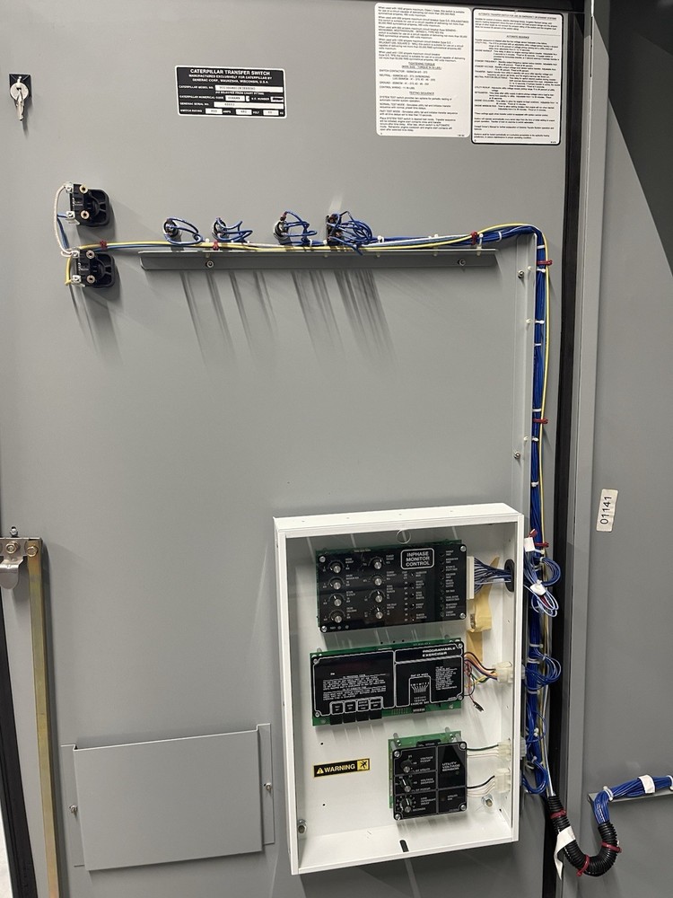 800 Amp Caterpillar Automatic Transfer Switch - 277/480v 3 Phase 4-Pole