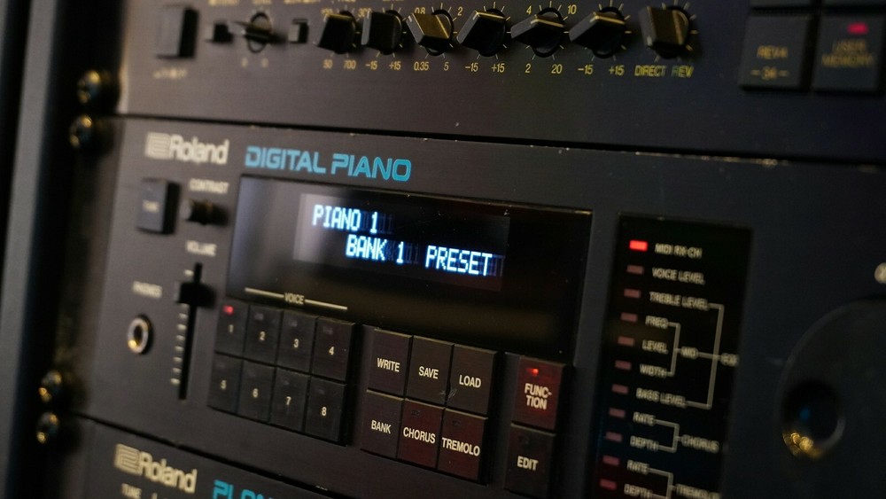 Roland MKS-20 Custom OLED Display !