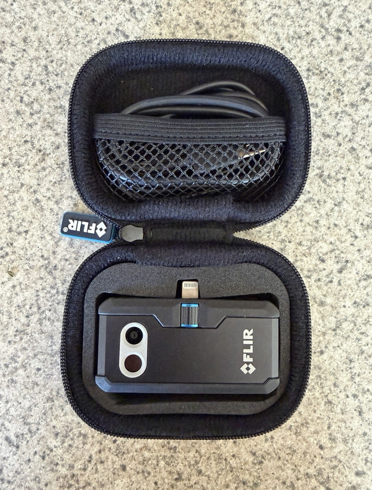 FLIR iOS Lightning Thermal Imaging Camera Mobile Accessory with Case