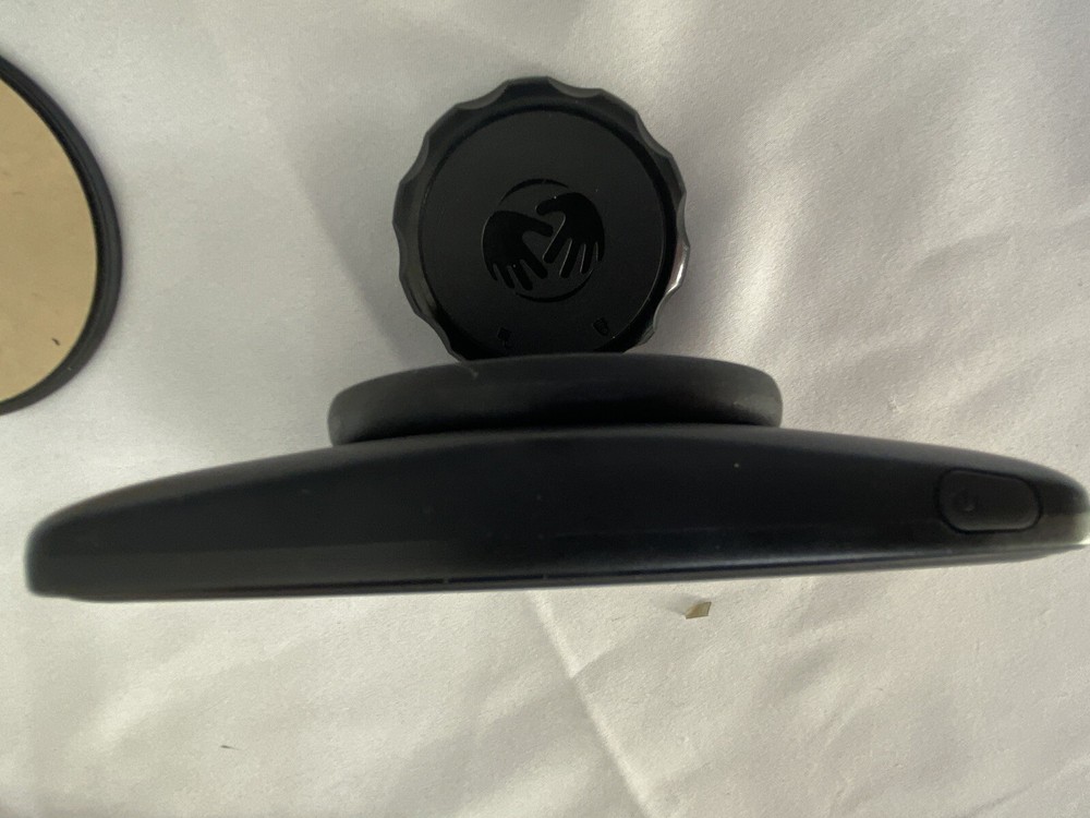 TomTom XL 335 SE Automotive Mountable Bundle. Missing Suction Cup