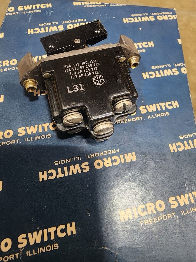 Microswitch/Honeywell 2TP8-8