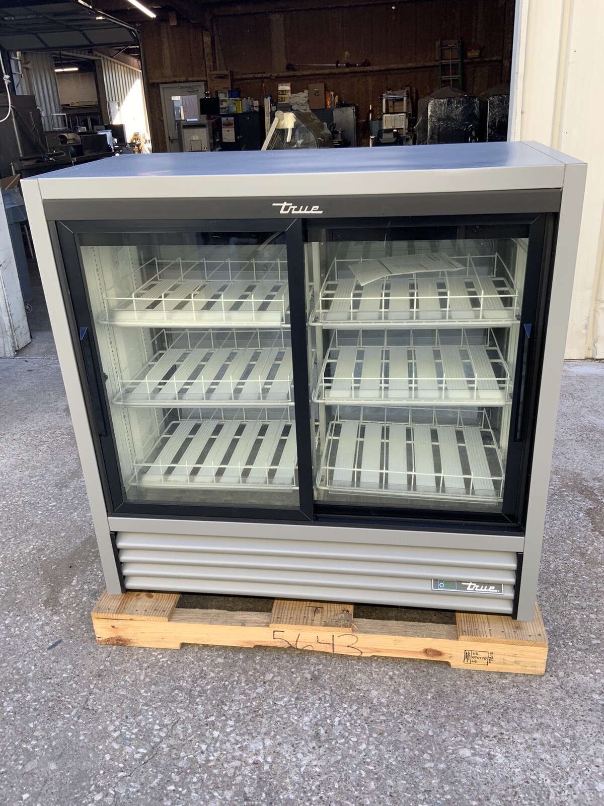 NIC True GDM-41CPT-48 sliding glass door drink refrigerator cooler GDM-41