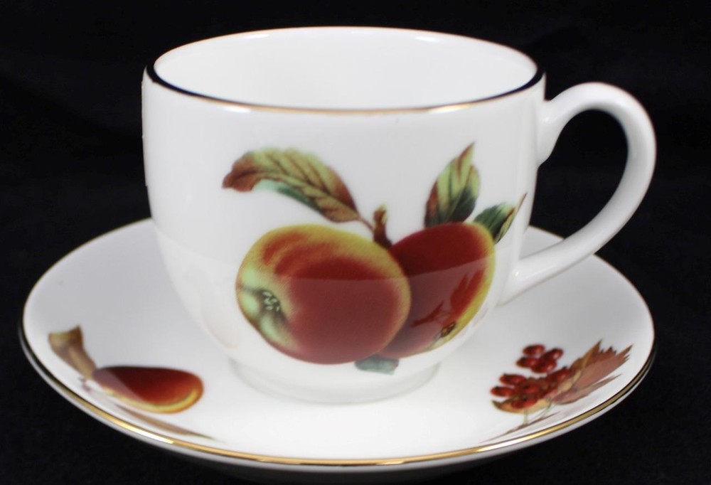 Royal Worcester Evesham Gold Five Piece Place Setting