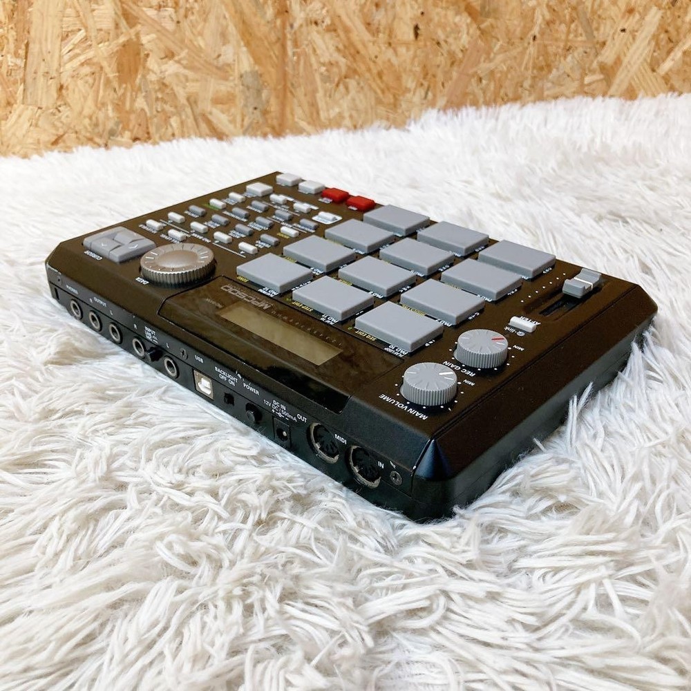 Akai Professional MPC500 Portable Sampler Sequencer Basic functions Tested