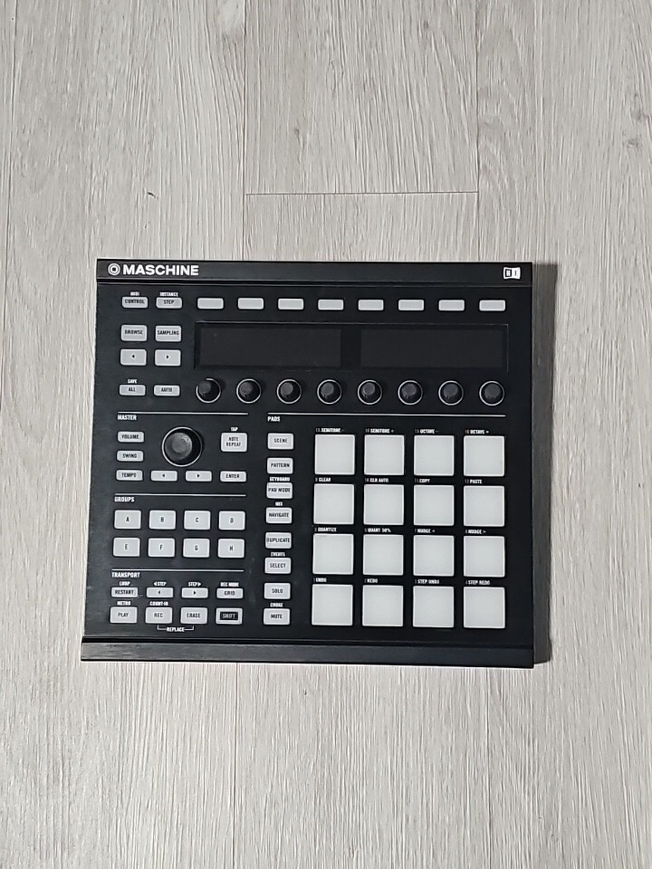 Traktor Native Instruments MASCHINE MK2 Groove Production Studio (Black)