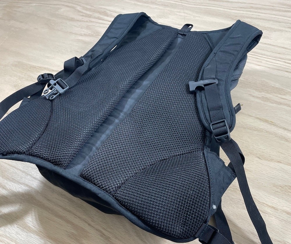Lowe Alpine Echo 20 Daypack Backpack Black Waist Belt