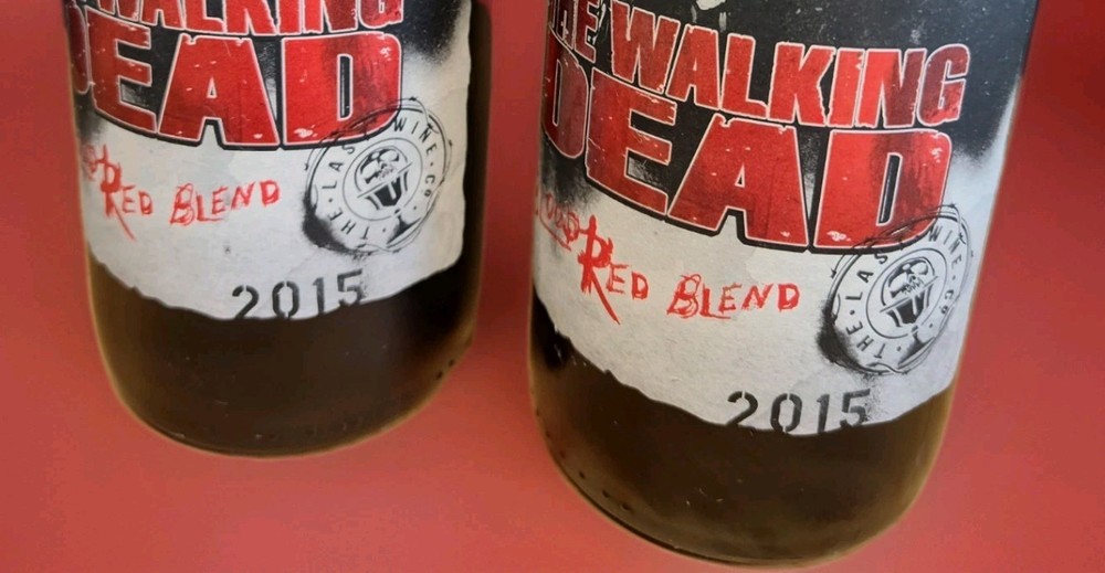 2015 The Walking Dead Wine Bottle Set Rick Grimes Empty Bottles