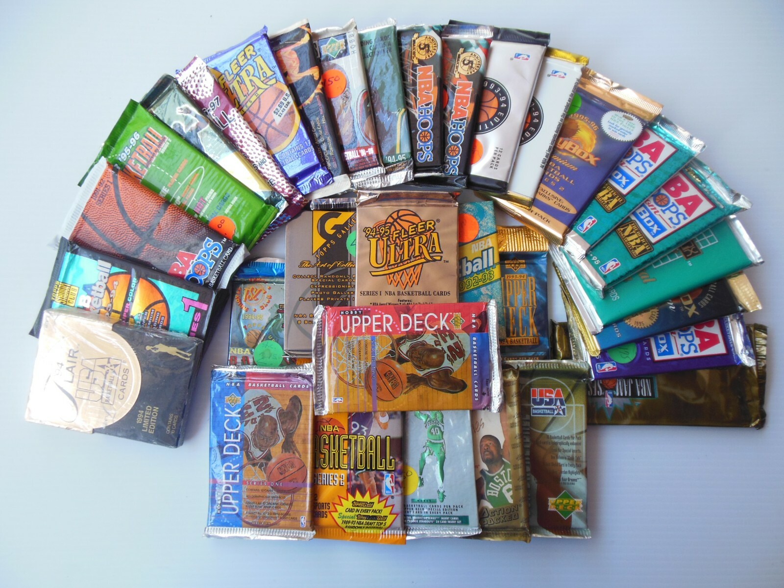 LOT OF OLD UNOPENED BASKETBALL CARDS PACKS (Michael Jordan + Many RC's ?)