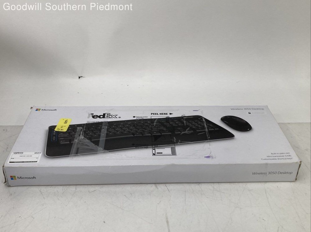Microsoft Wireless 3050 Desktop Keyboard and Mouse Bundle - Open Box