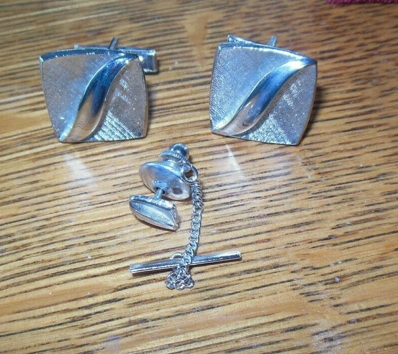 Vintage Silvertone tie tack and cufflinks set