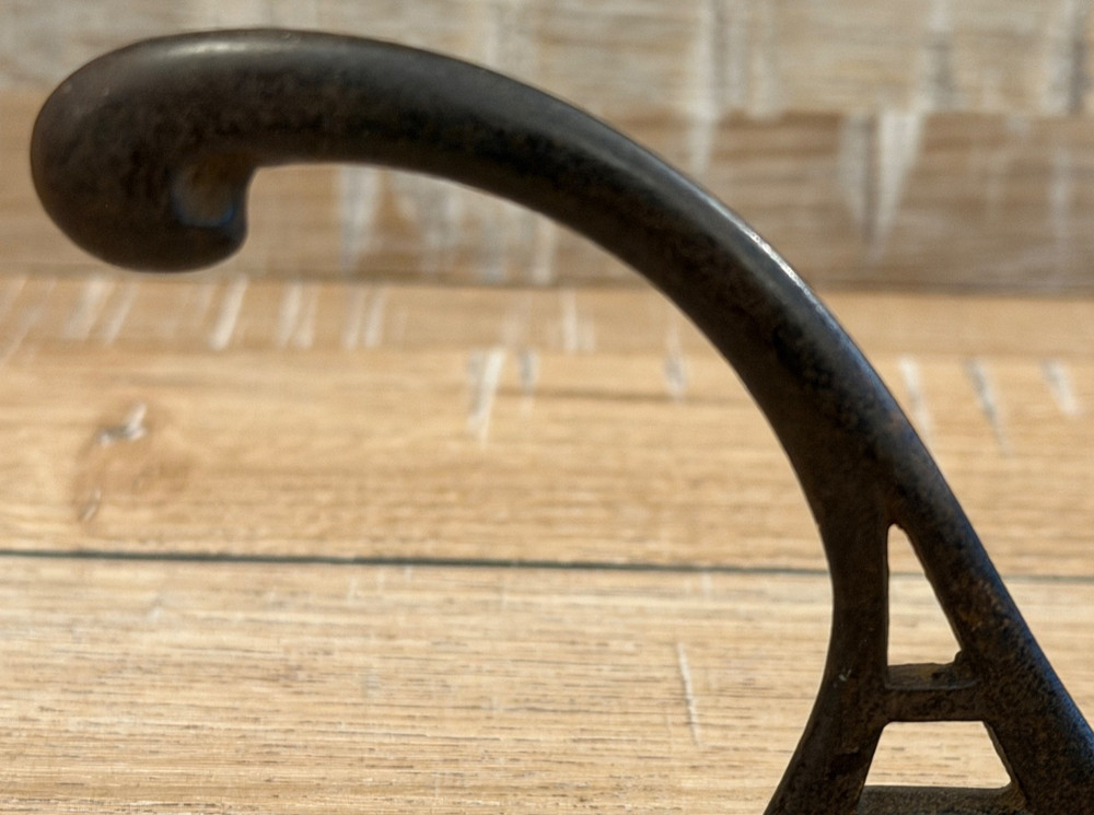 ANTIQUE IRON HAT COAT HOOK