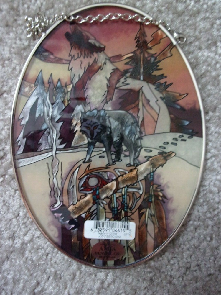 Handpainted Amia 7 Inch Oval Wolves Suncatcher