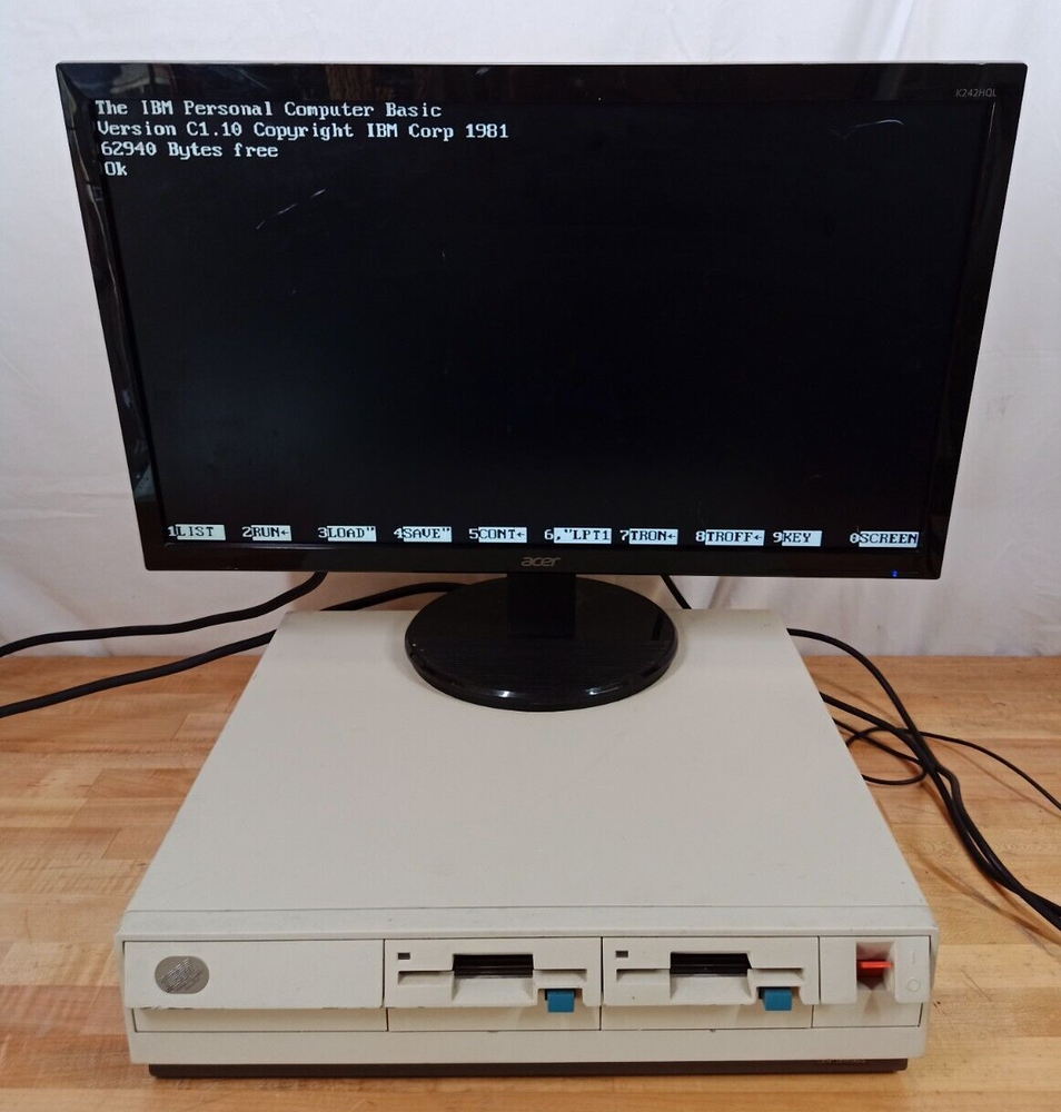 Vintage IBM Personal System/2 Model 30 Desktop Computer 8530-002 Basic 1.1