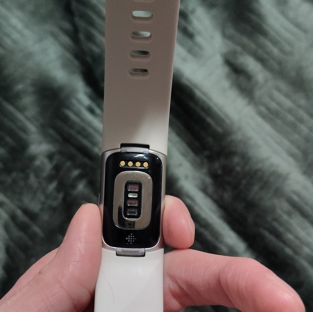 Fitbit Charge 6 Activity Tracker White Plastic Wrist Band