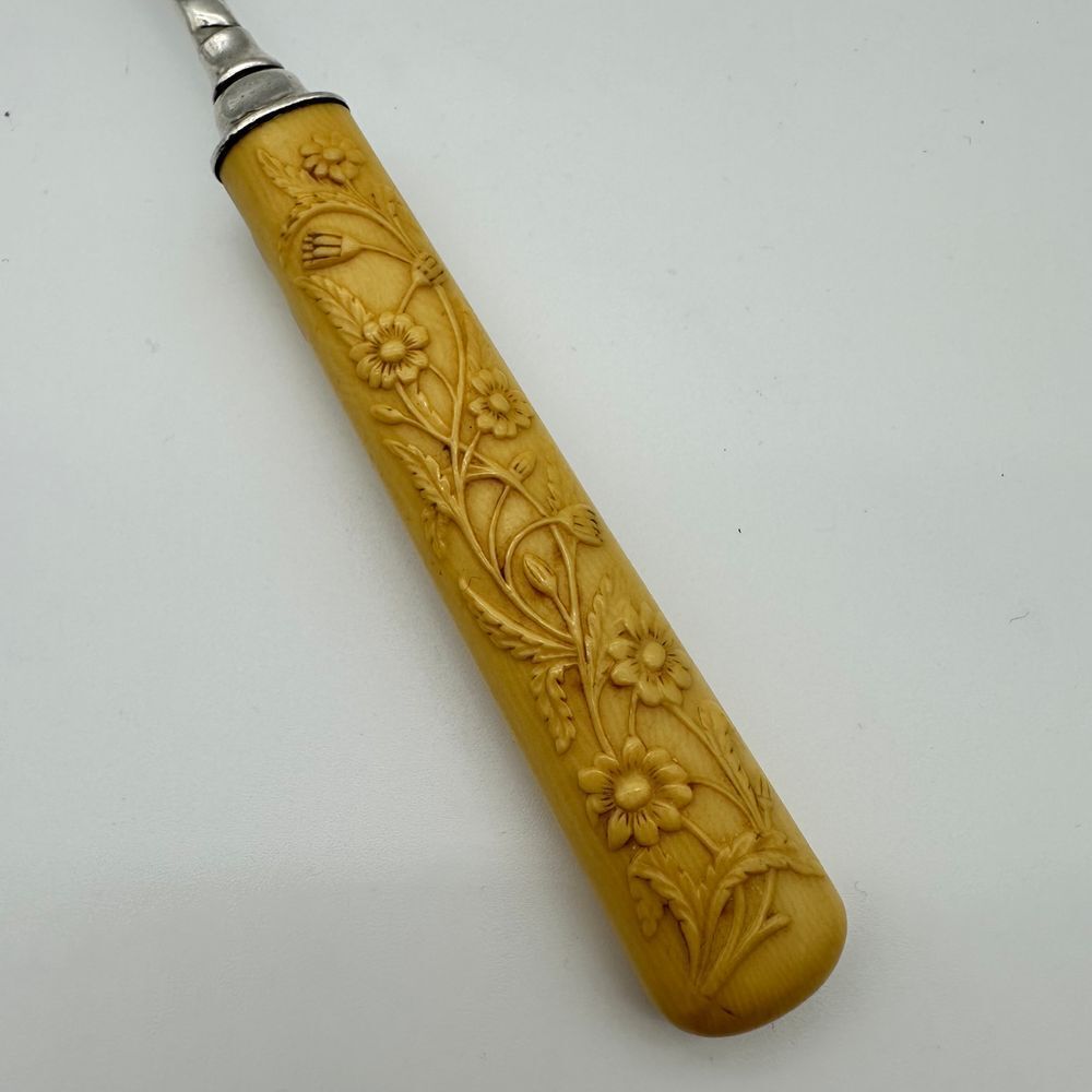 Vintage Lander Frary & Clark Celluloid Handle Cake Server