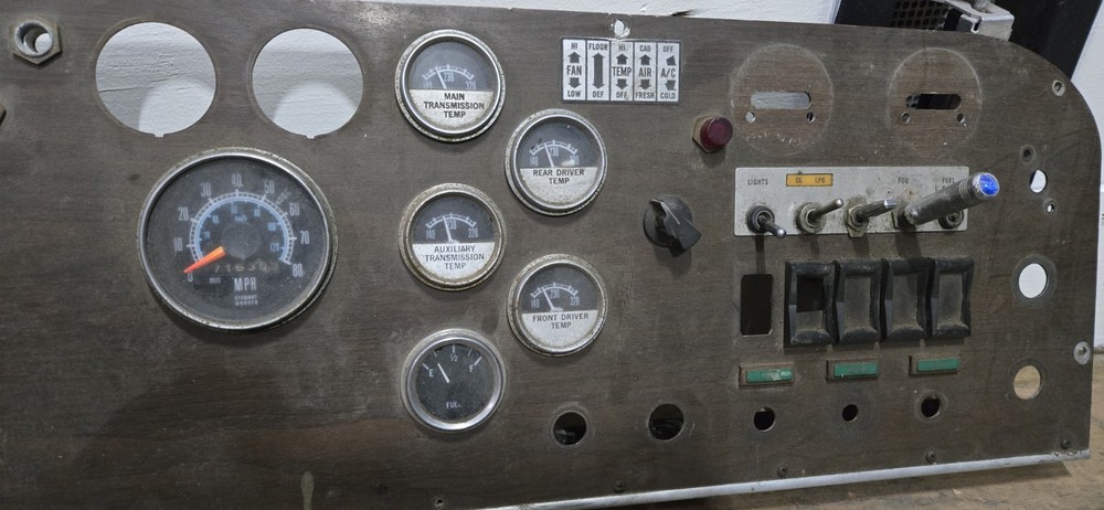359 Peterbilt Flat Dash Panel With Gauges