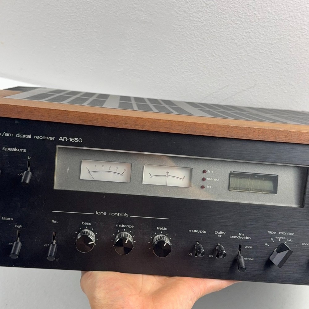 Heathkit AR-1650 AM/FM Solid State Stereo Receiver *POWERS ON For Parts *READ**