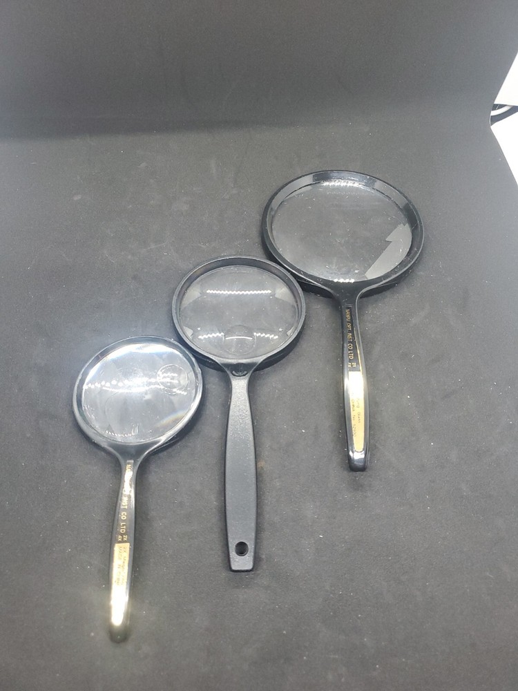 magnifying glass set. B