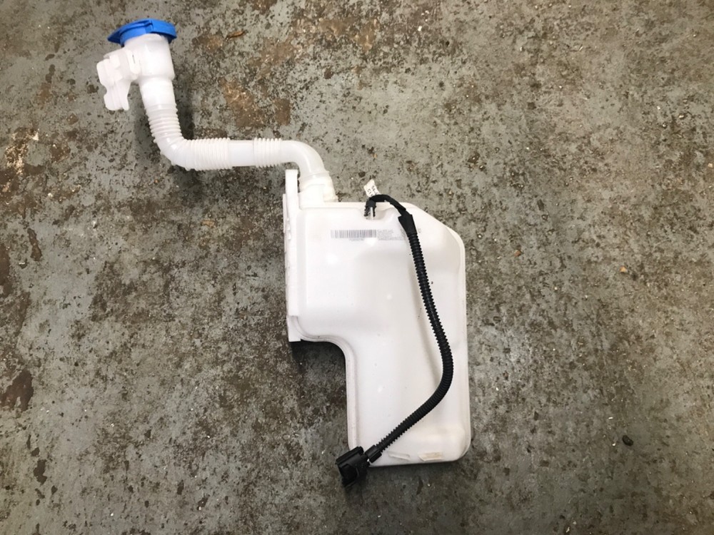 2022 Seat Leon Windscreen washer bottle complete with pump