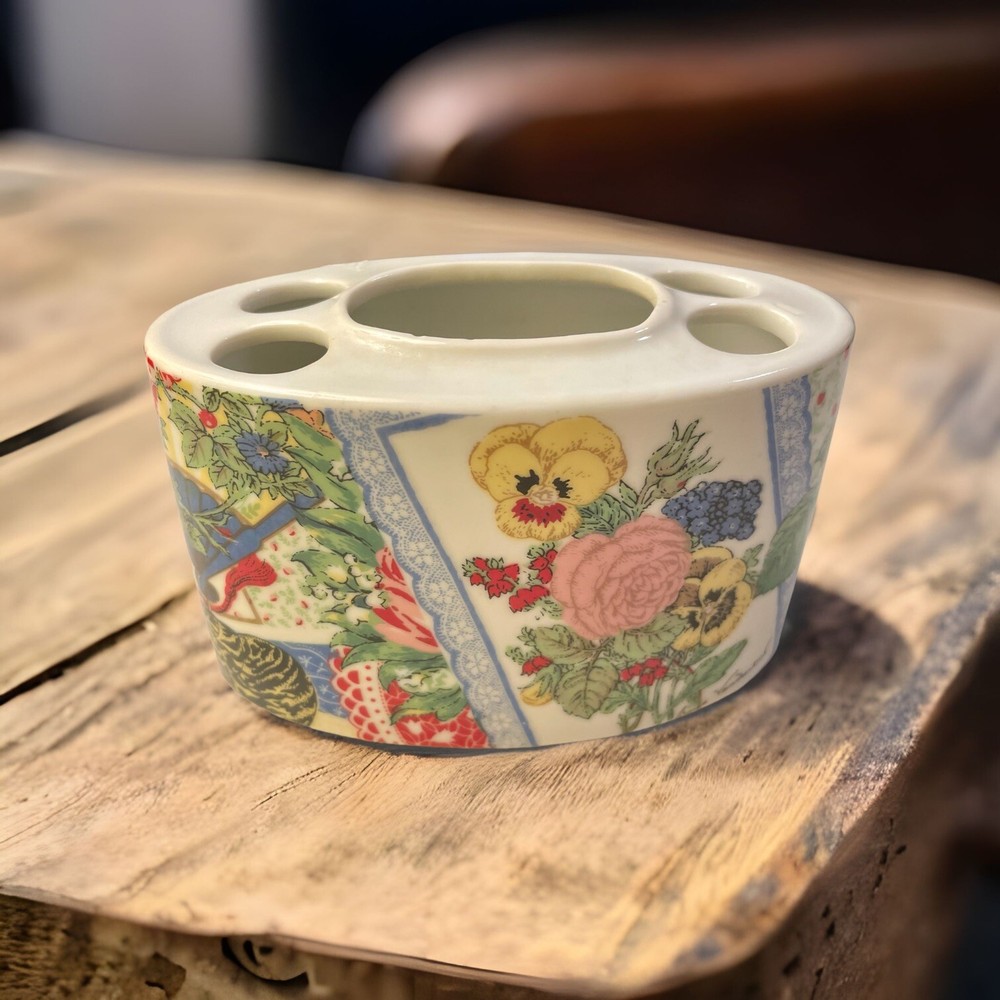 Toothbrush Holder Gloria Vanderbilt Collage MANN