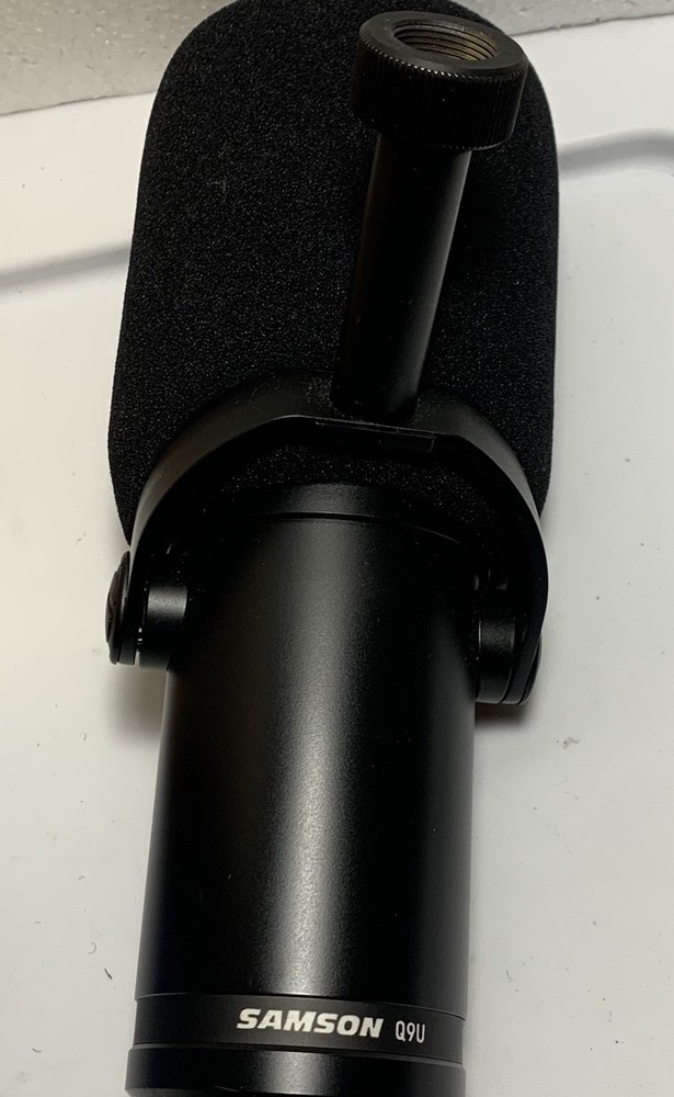 Samson Q9U XLR/USB Dynamic Broadcast Microphone for Podcast/Streaming