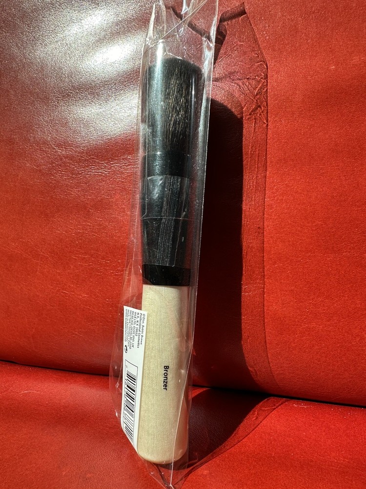 New BROWN BRONZER BRUSH NEW-Sealed Authentic100%