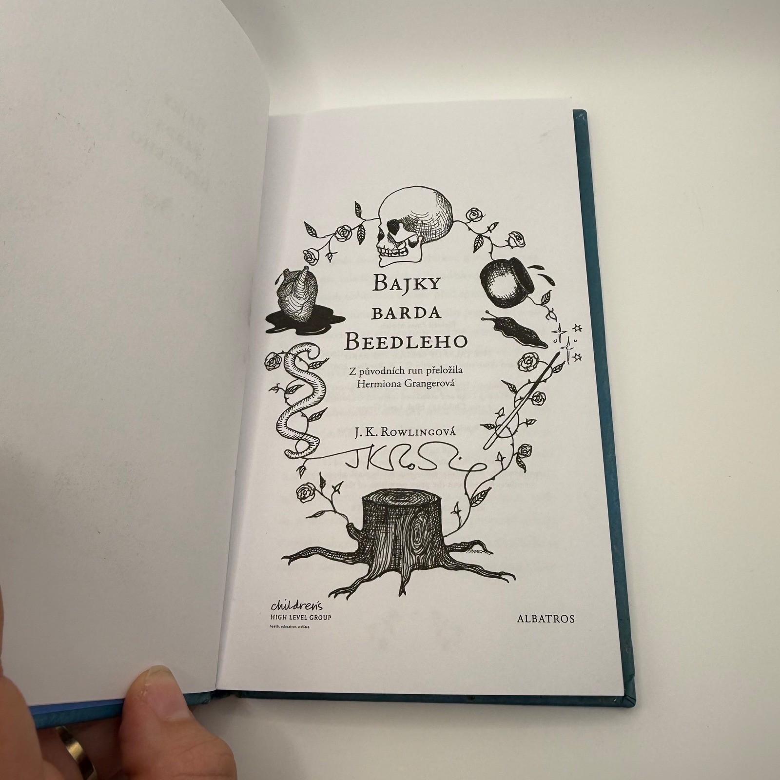 The Tales of Beedle the Bard J K Rowling Hardcover Czech Edition Blue