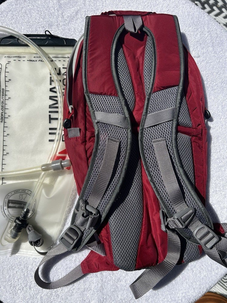 Ultimate Direction Stinger 3L Hydration Pack & Bladder