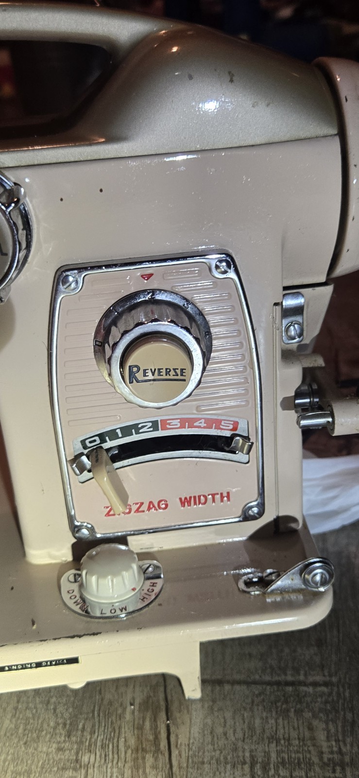 Vintage WHITE Sewing Machine Model 764 with Pedal EXCELLENT SHAPE