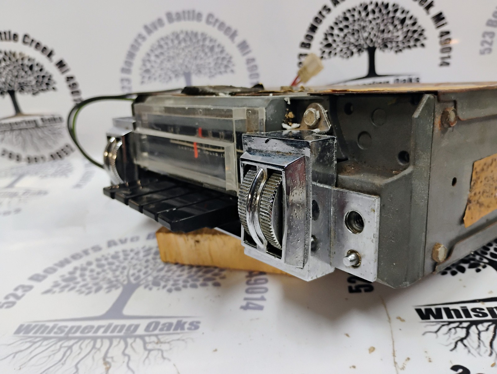 1968-1969 Dodge/ Chrysler Solid State Thumb Wheel AM Radio 2884-631