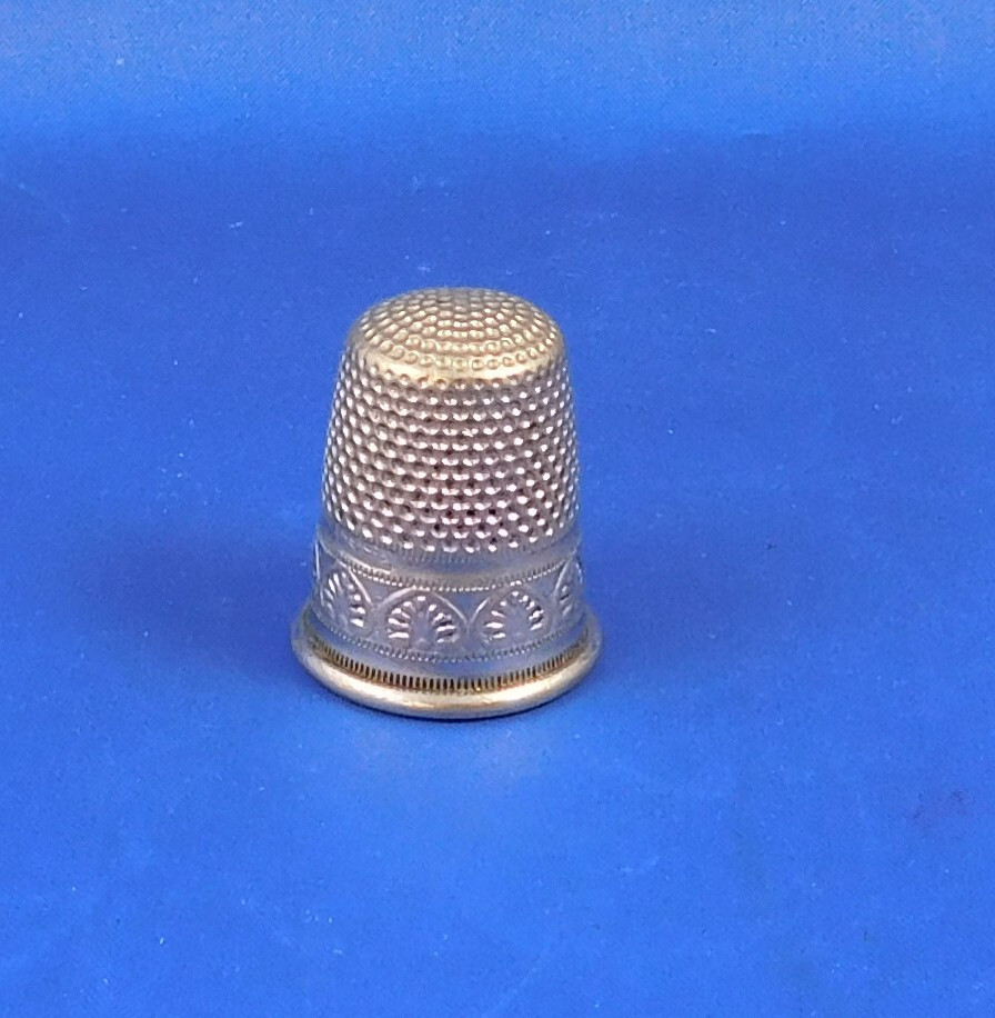 VINTAGE SEWING THIMBLE STERLING SILVER ORNATE