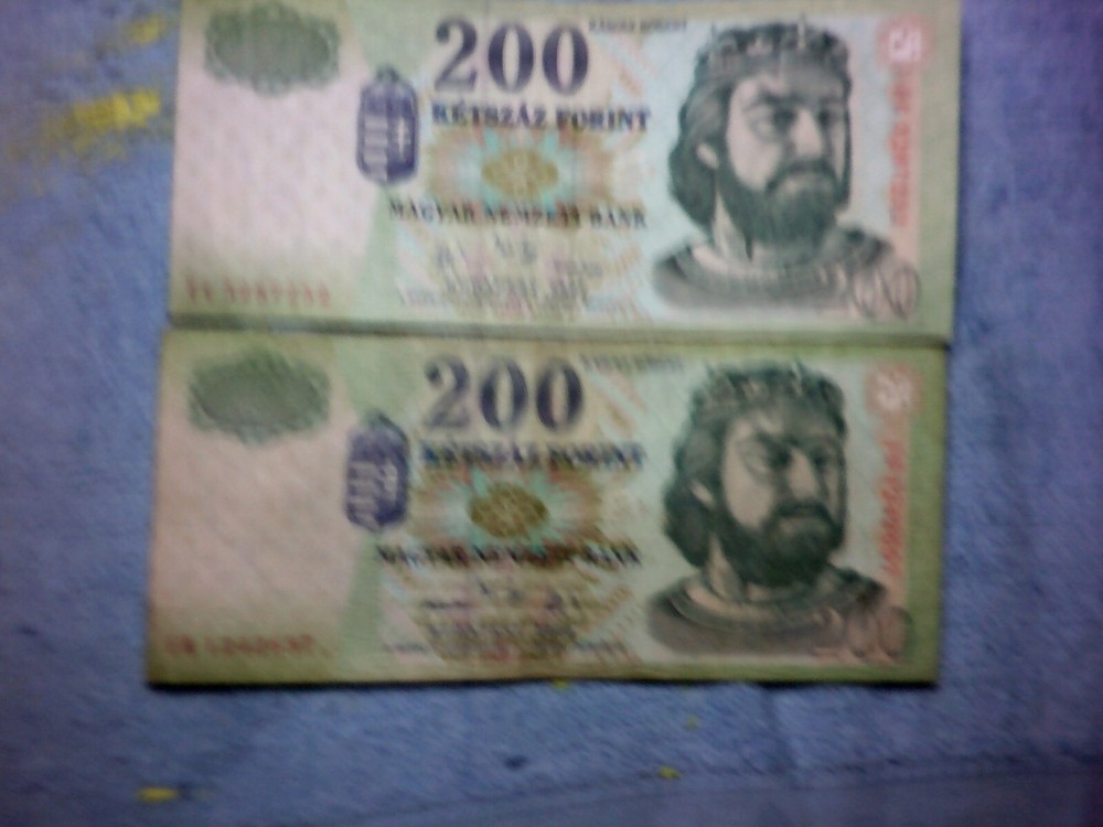 Hungary 200 Forint - TWO NOtes Circulated2