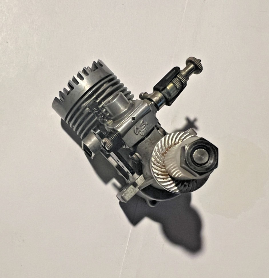 OS MAX 20 R/C ENGINE - CLASSIC VINTAGE - COMPRESSION - NOTHING BROKEN