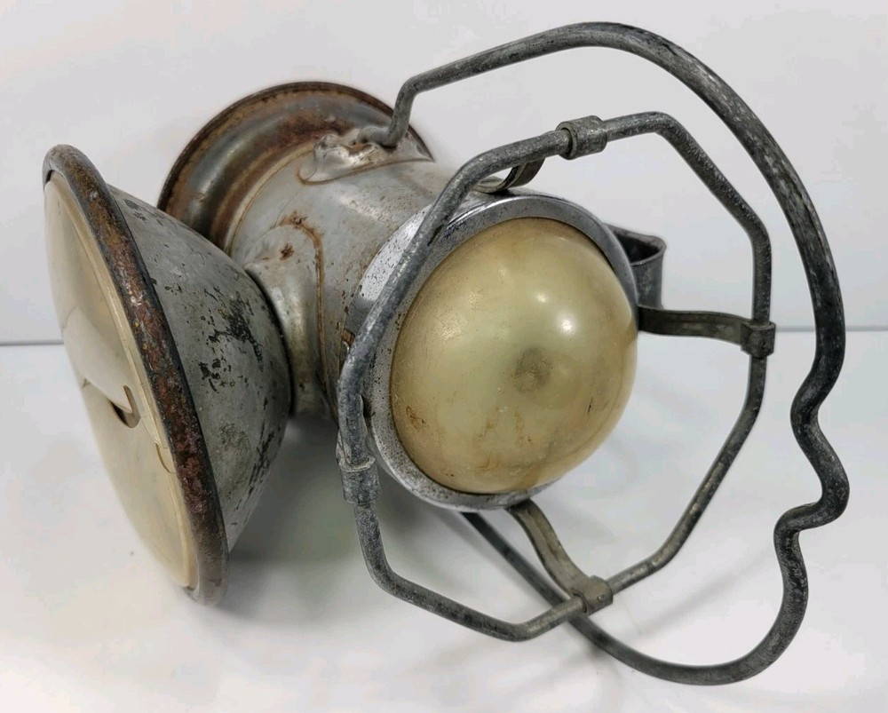 VINTAGE DELTA BARN LANTERN - DELTA POWERLITE - COMPLETE - SEE DESCRIPTION