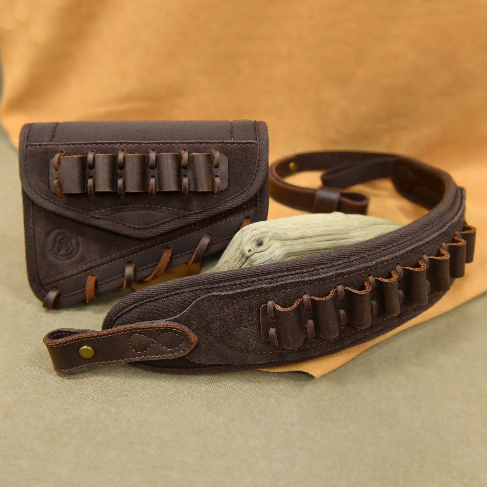 WAYNE'S DOG Leather Gun Buttstock Pouch with Hunting Gun Sling.22 12GA  .357.308