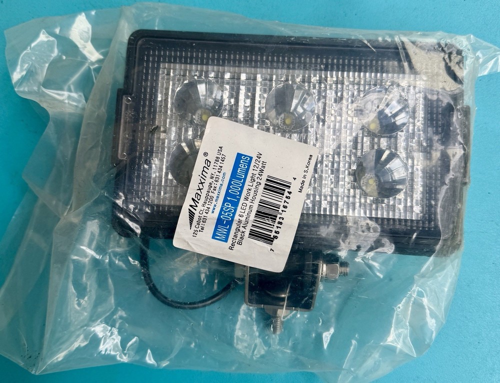 MAXXIMA  MWL-05SP 6 LED RECTANGULAR WORK LIGHT 1000 lumens.
