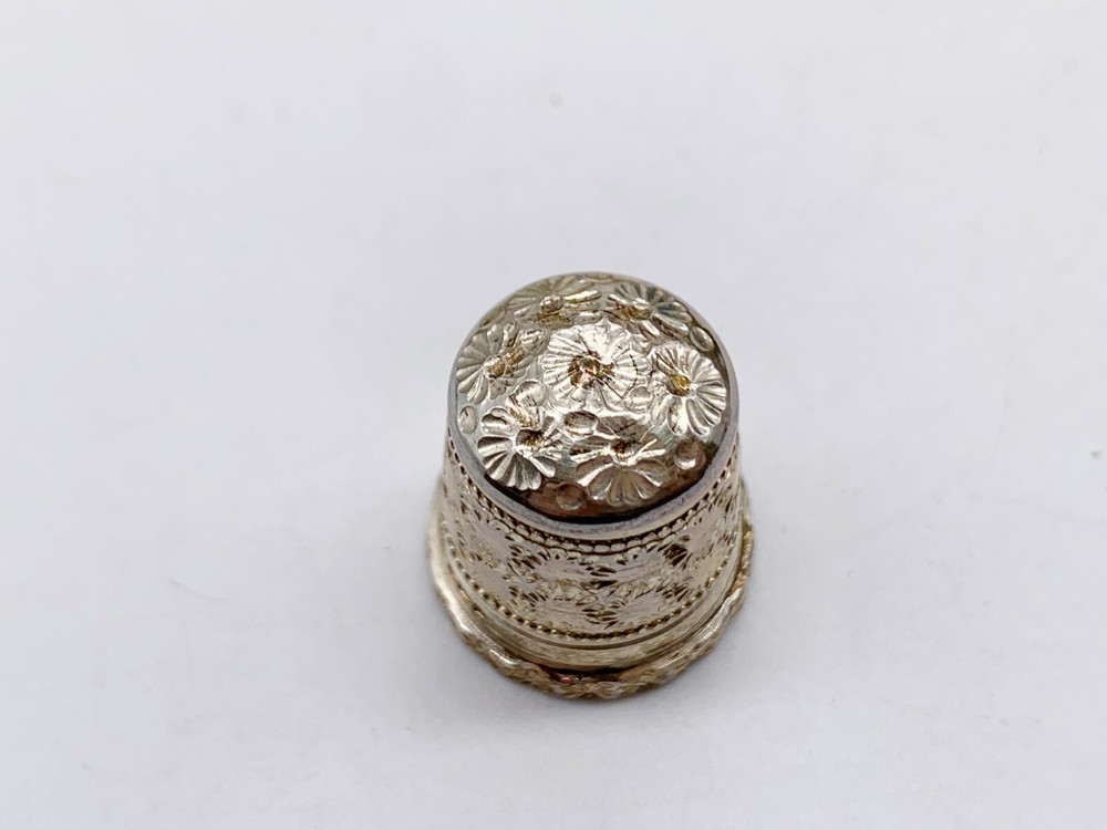 ANTIQUE SOLID STERLING SILVER STARBURST PATTERN SEWING THIMBLE