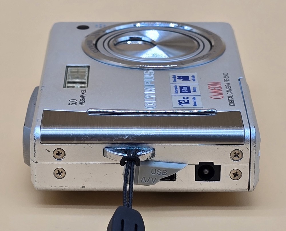 Olympus Digital Camera FE-5500 5.0MP Silver Tested ref A1