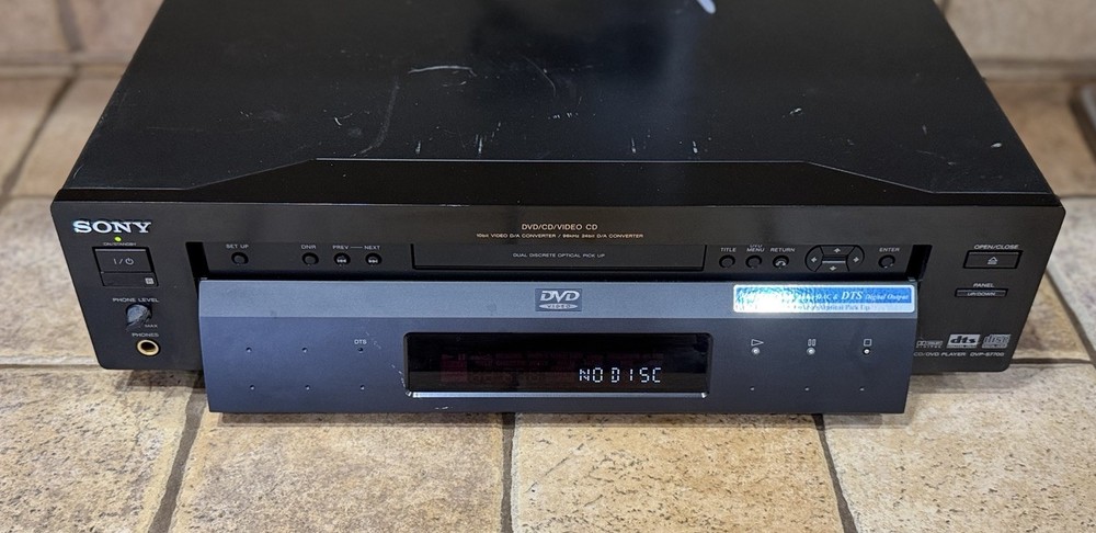 Sony DVP-S7700 Audio Video DVD/CD Player Reference Series W/Component Cables