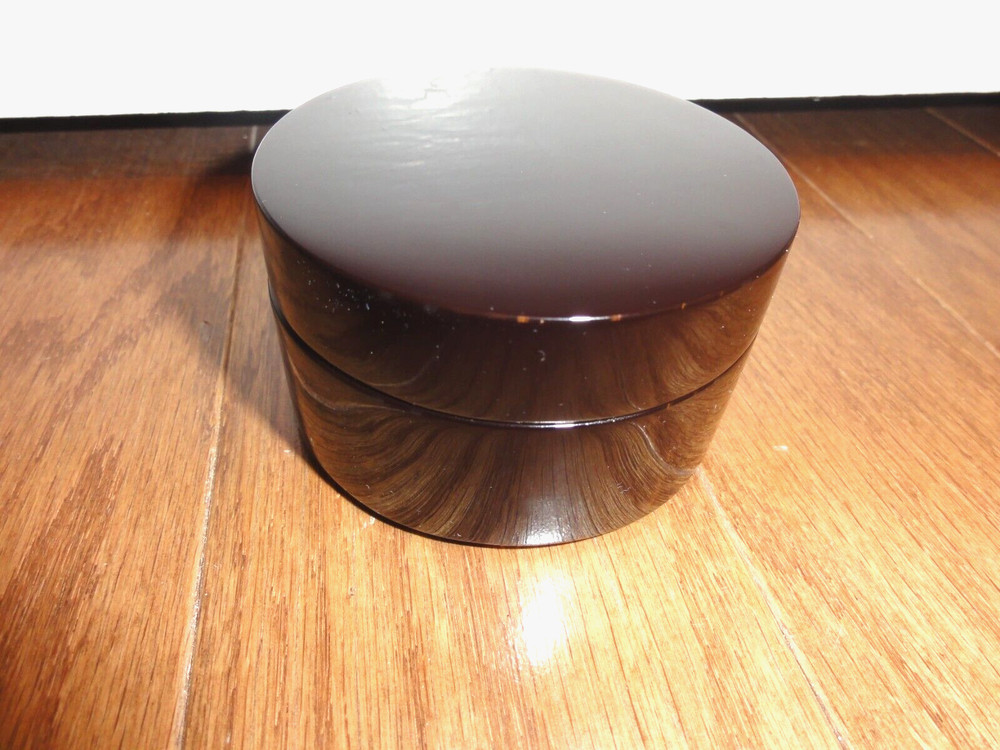 NON TARNISH ROUND COMPASS IN HINGED WOODEN BOX