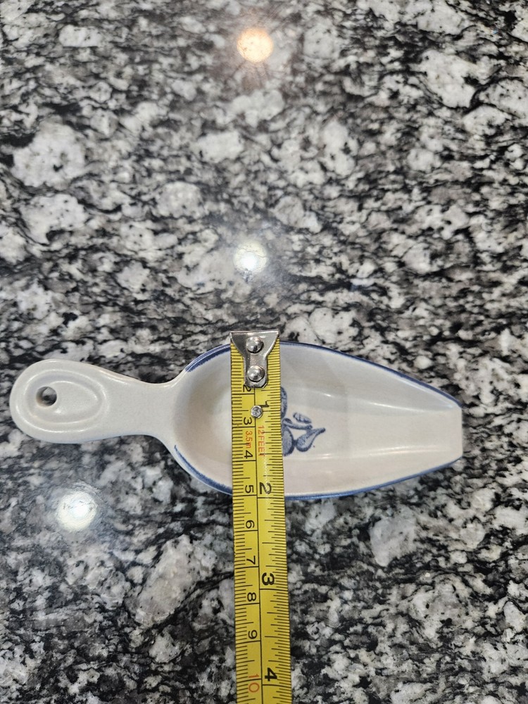 Pfaltzgraff Yorktowne Medium Scoop