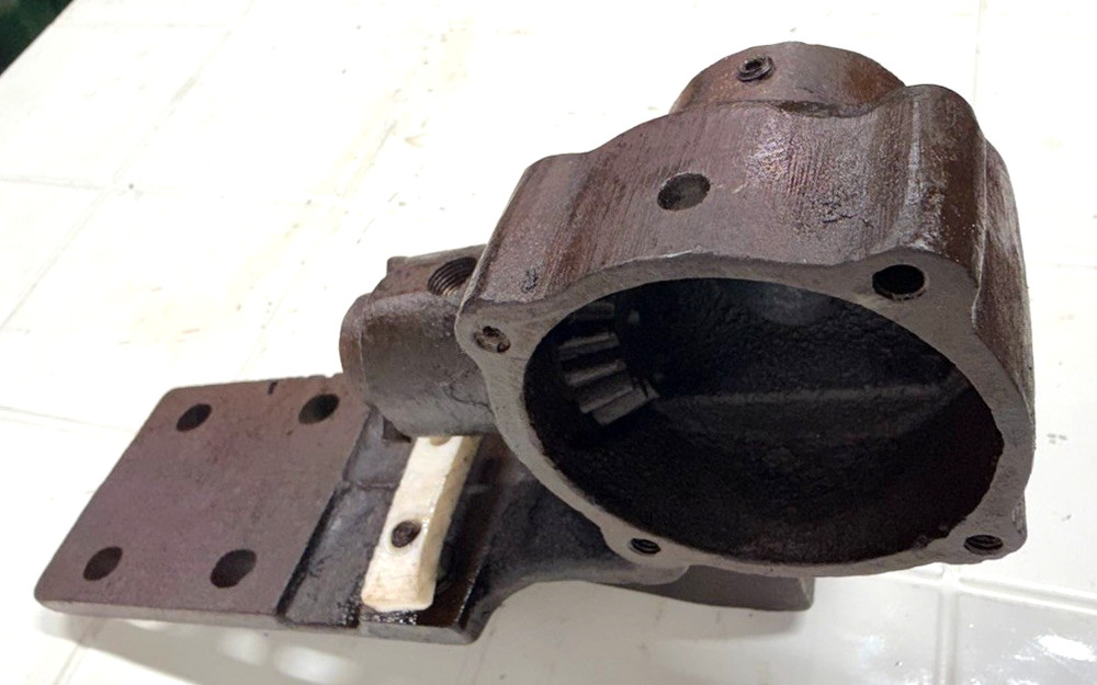 E143 Cast Iron Bracket Gear is Stuck Mounts 2" x 2"