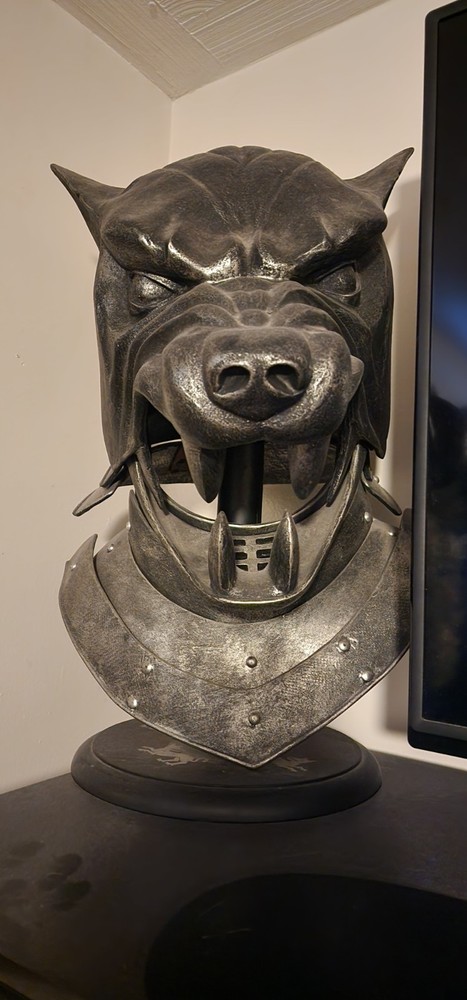 The Hound's Helm