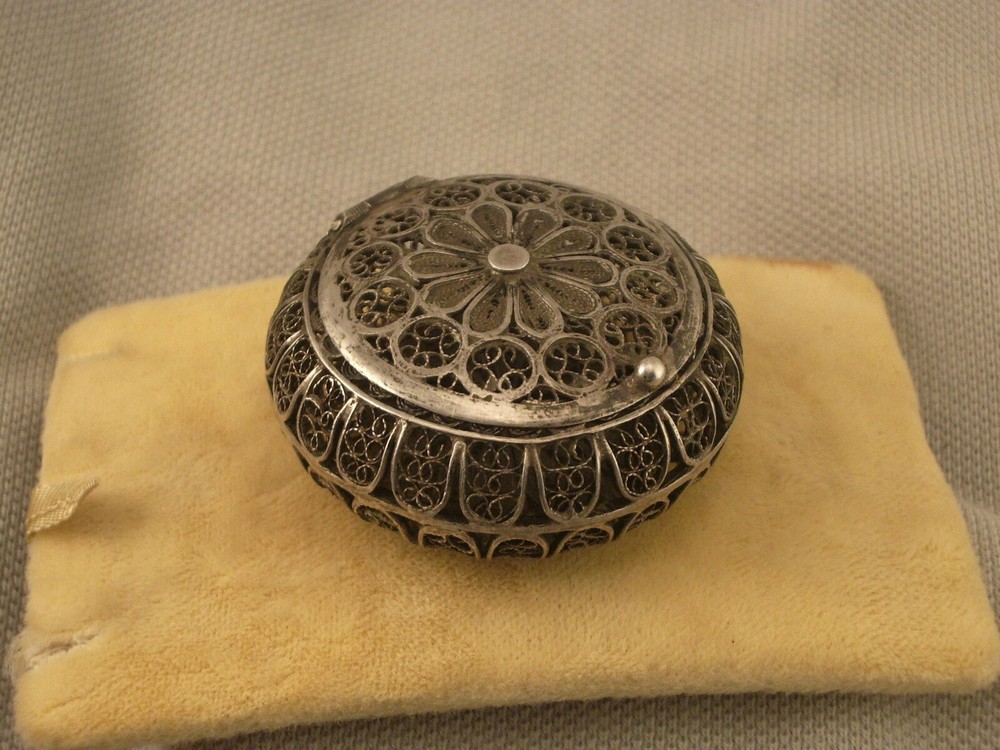 ANTIQUE SILVER FILIGREE BOX