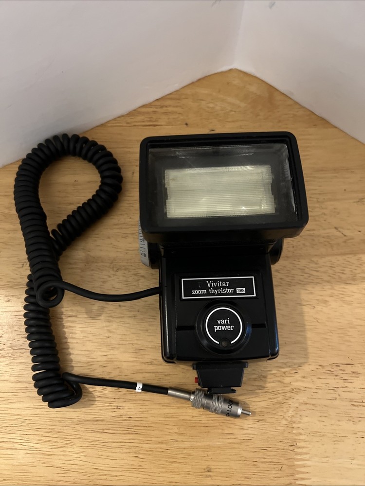 Vintage Vivitar Zoom Thyristor 285 Flash - Powers On - Untested