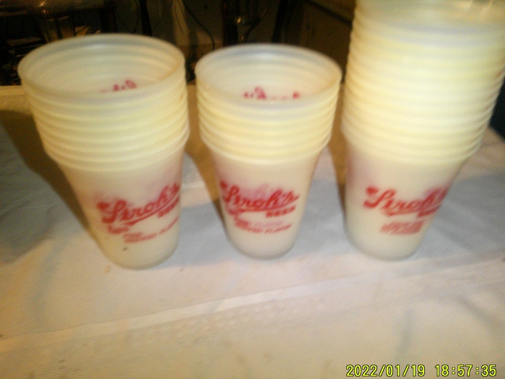 OVER 20 OLD STOCK STROH'S PLASTIC DRINKING DISPOSABLE GLASSES