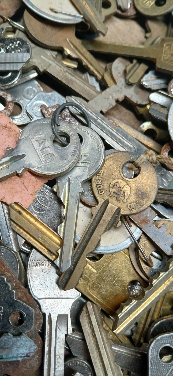 Large Lot 100 Miscellaneous Vintage Keys Padlocks Drawers Doors RANDOM 100 KEYS